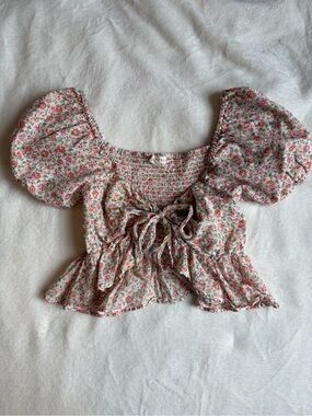Aéropostale Floral Puff-Sleeve Tie-Front Crop Top